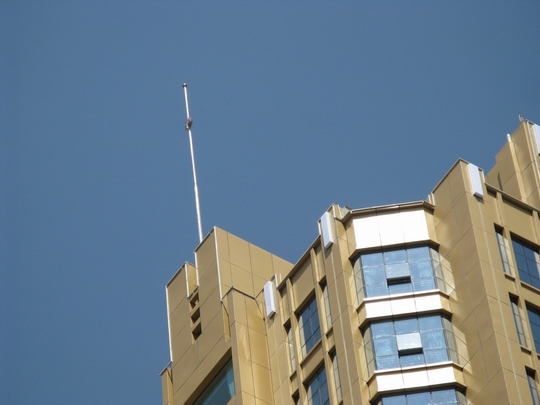 为什么要在大厦顶安装避雷针?