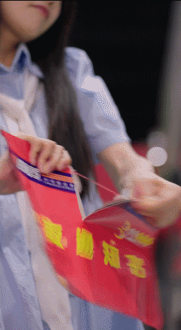 三界里，有多少人连告别都是隔着屏幕>>放扬的心心高甜短剧来袭！