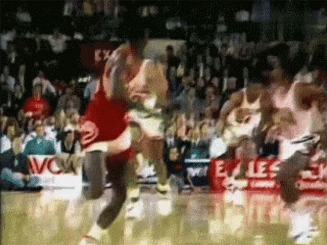 【球星揭晓】赛季倒计时3天 | 多米尼克·威尔金斯的扣篮艺术与时代回响！