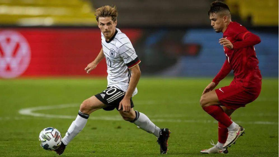 前腰位置球员推荐——霍夫曼