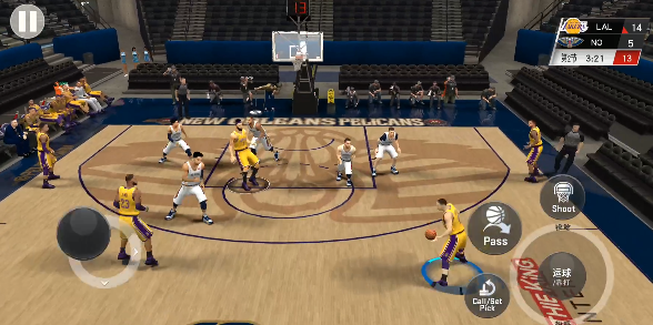 美职篮2K20：单打动作需要队员配合引走防守球员突破进球
