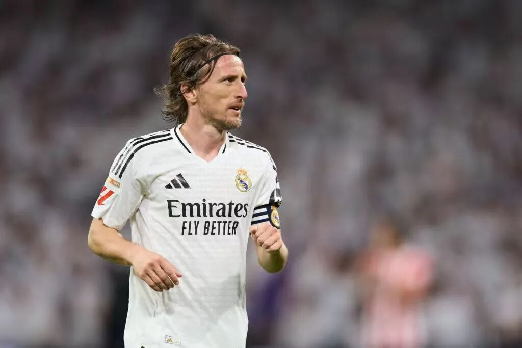 《绿茵传奇》控球消锐气 反击一剑封