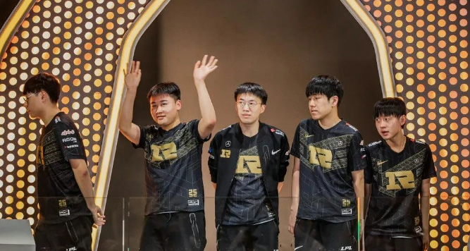 爆料最困难的时候，DK帮忙RNG热手恢复状态