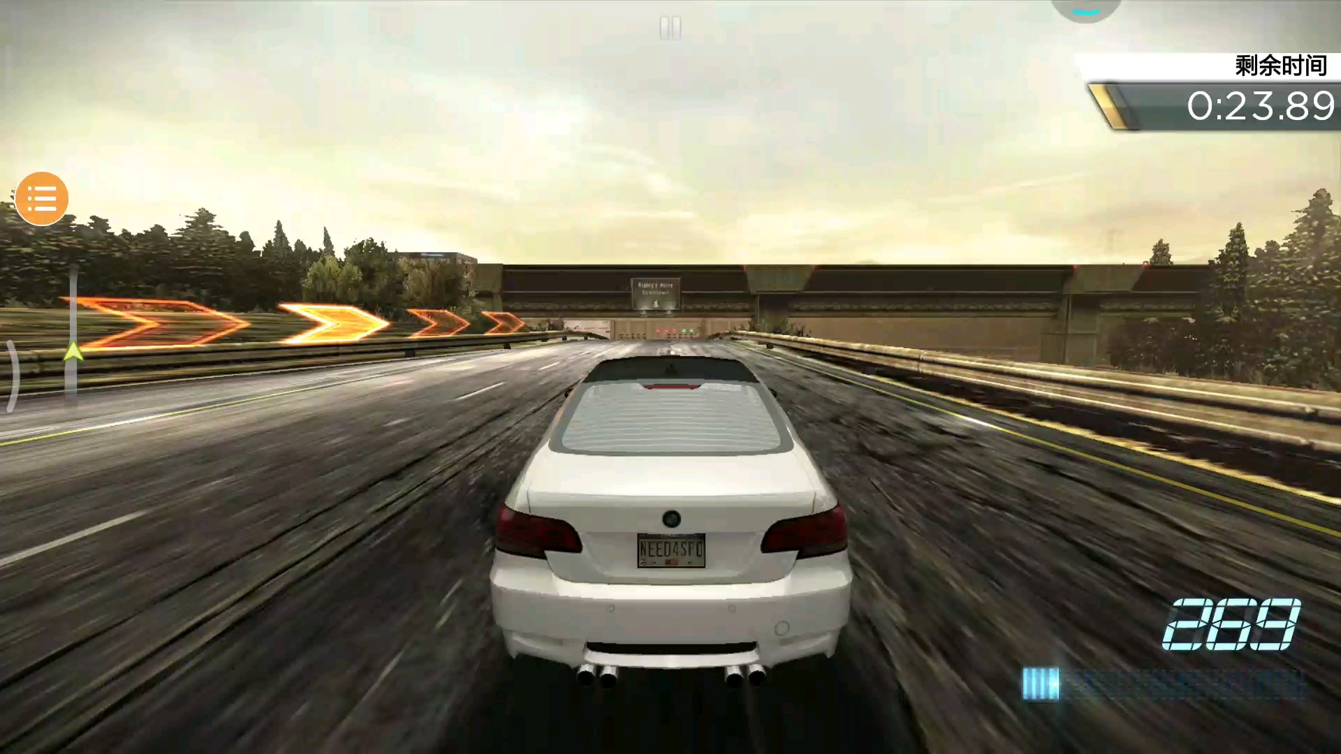 驾驶宝马玩计时赛