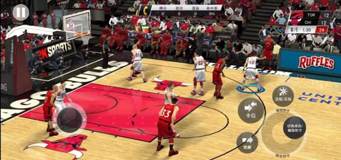 美职篮2K20：依靠突破加速对手上篮，微操作时找空档位置抢断