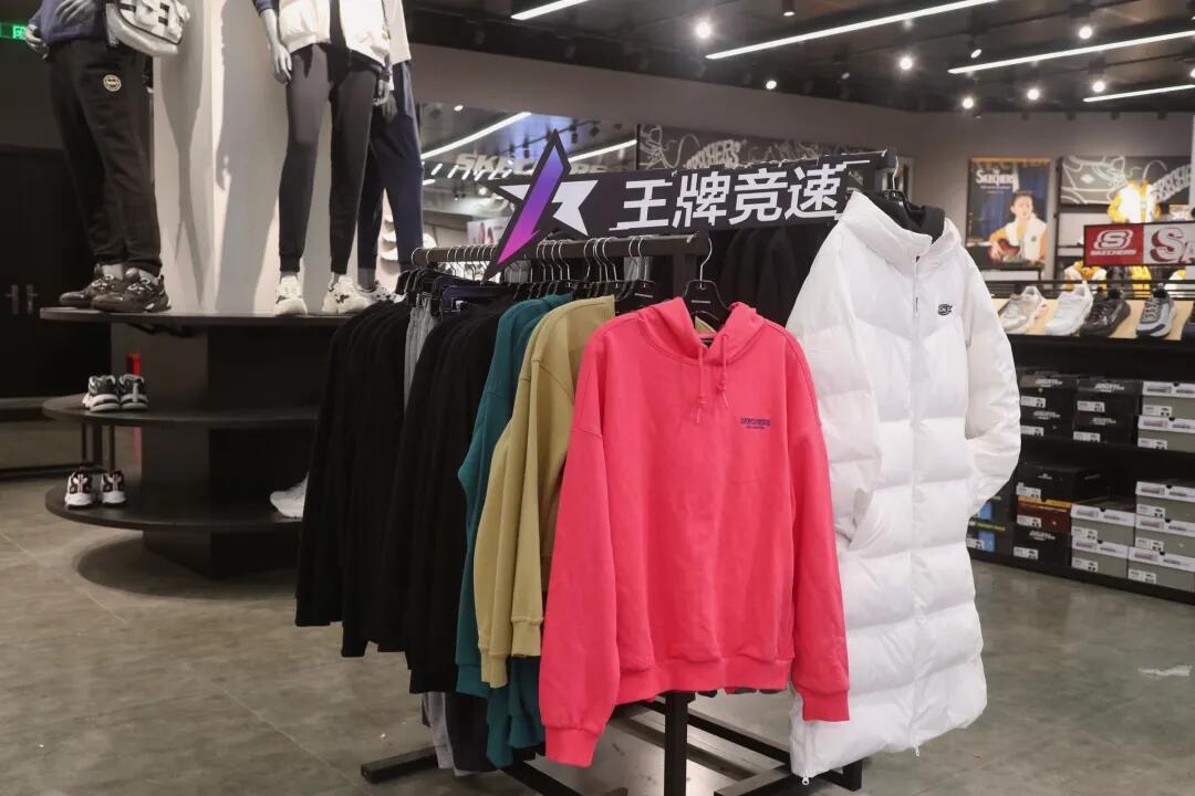 王牌竞速x斯凯奇联动持续，这一波探店VLOG竟然偶遇…
