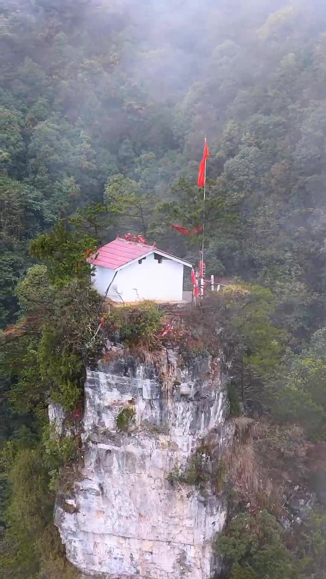 贵州孤峰悬空屋探秘！这款游戏也有地形玄机