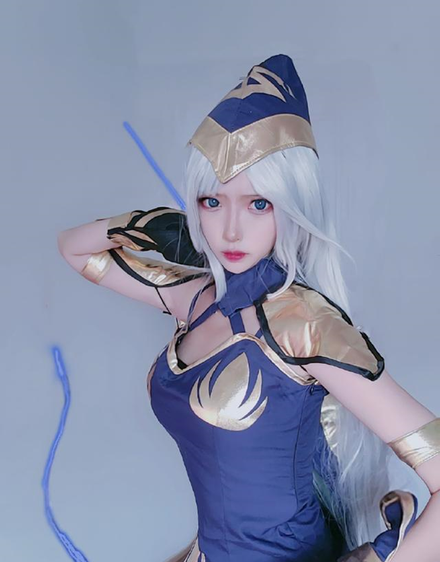 这位大佬是小编见过cos lol最多的博主了,琴女,阿狸都coos过而且质量