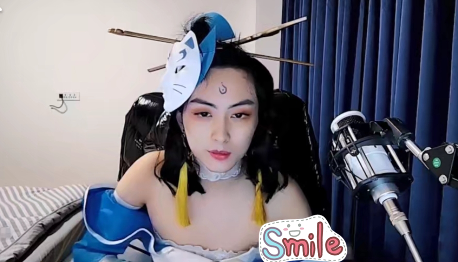 在夫赖和瓜妹刚分手时两位主播便有了暧昧的苗头,一只鱼一边大喊"感情