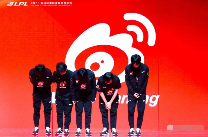 WBG被LNG淘汰后，官博沦陷，粉丝崩溃 