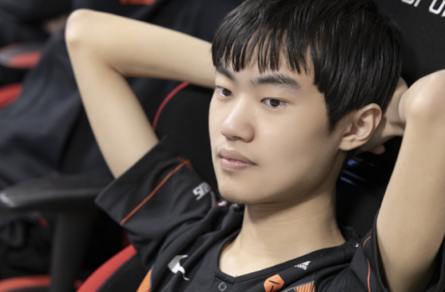 LOL：外网热议TES德杯夺冠，质疑FPX为啥不Ban佛耶戈，牛排背大锅