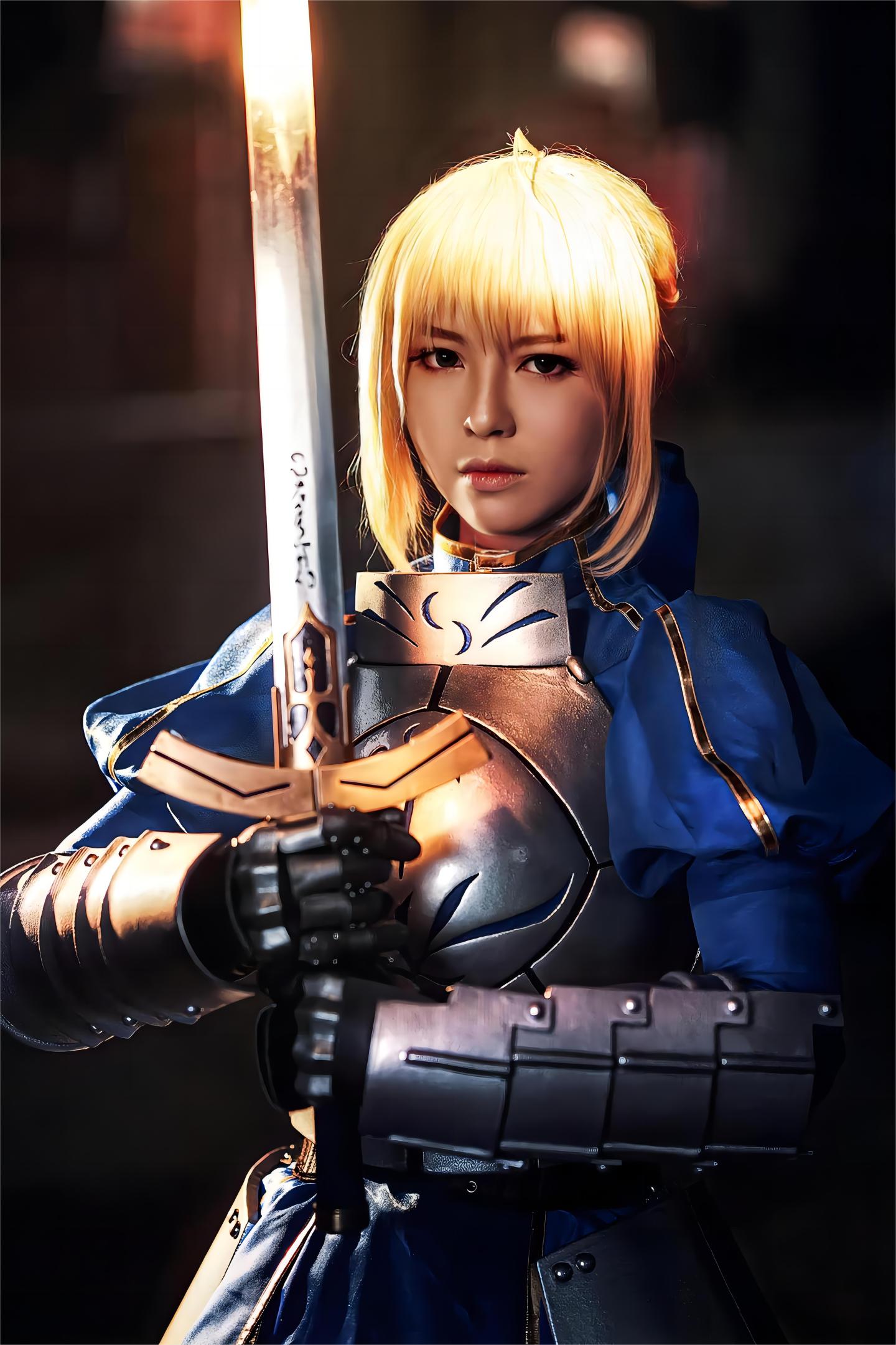 《方舟指令》cosplay独自守候在遗落之地，美丽而孤独的掌灯人