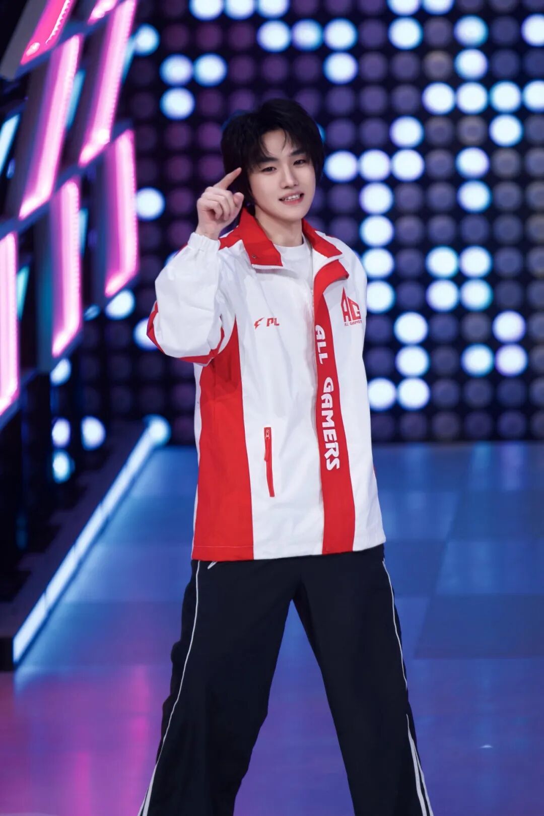 电竞选手司马光空降《开播吧！》短剧季： 赛场与片场，皆是全力以赴的“战场”