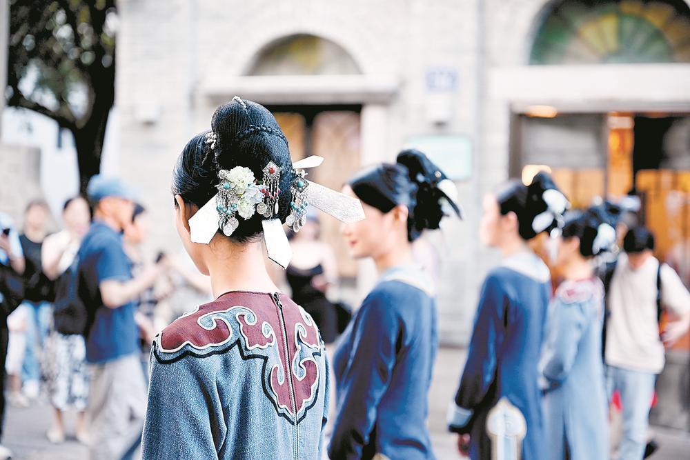 手作三条簪火出圈，这游戏藏着非遗级策略