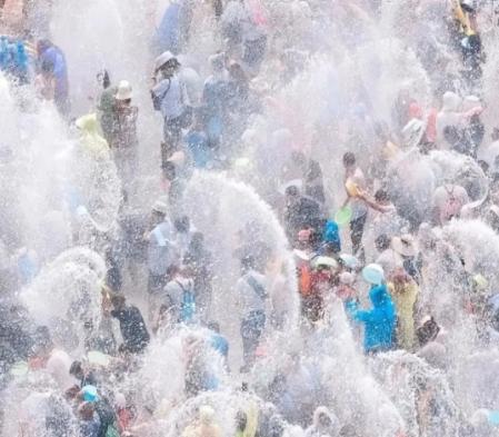 春日泼水节舞力全开 全民狂欢氛围感拉满