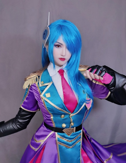 战斗学院蕾欧娜cos