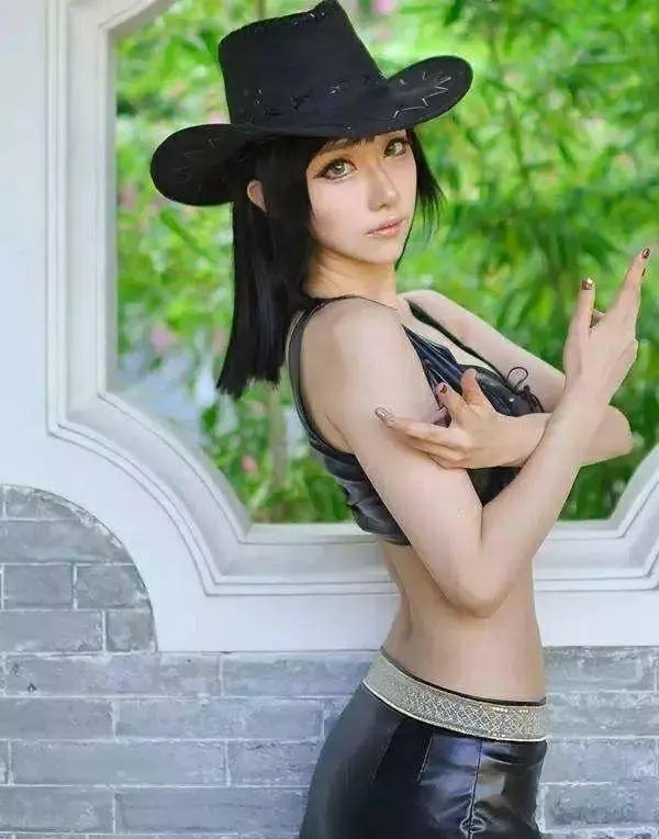 六个版本的罗宾cos还是最后一个有罗宾的神韵