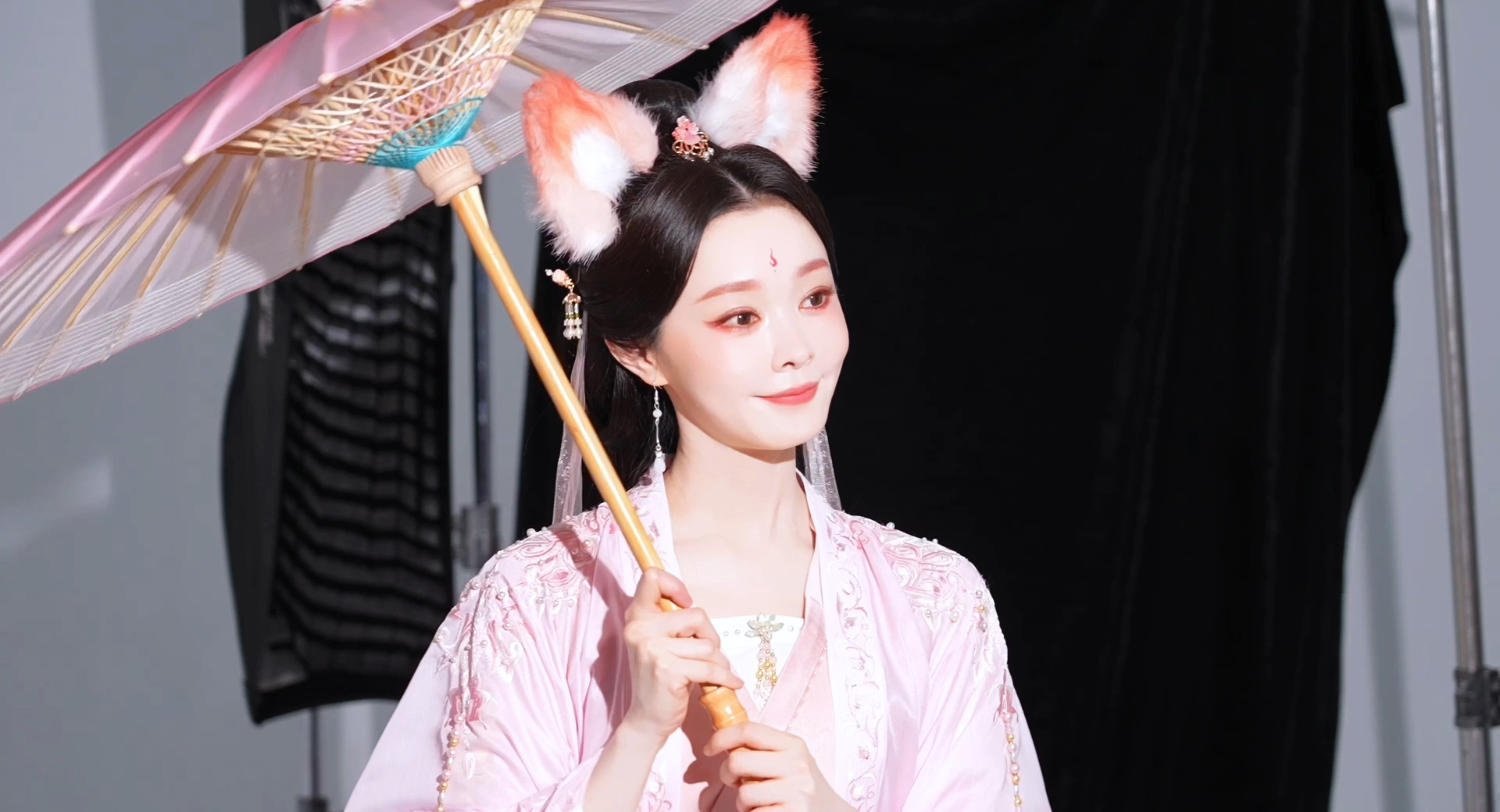 花絮掉落丨灵狐圣女宋轶拍摄花絮曝光！体验新版本得多重福利~
