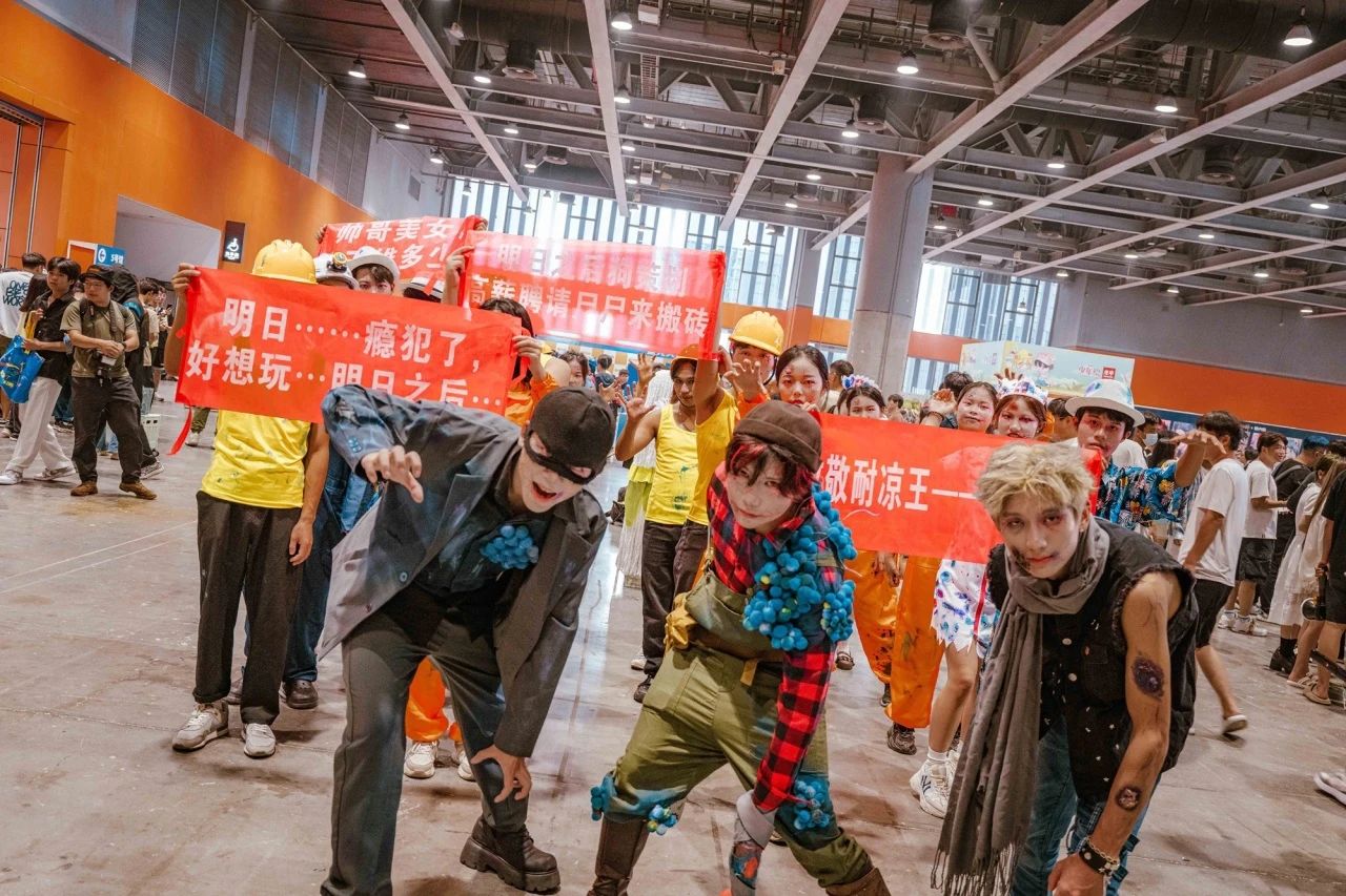 踏入心跳禁区！末日感染巢穴现身萤火虫漫展