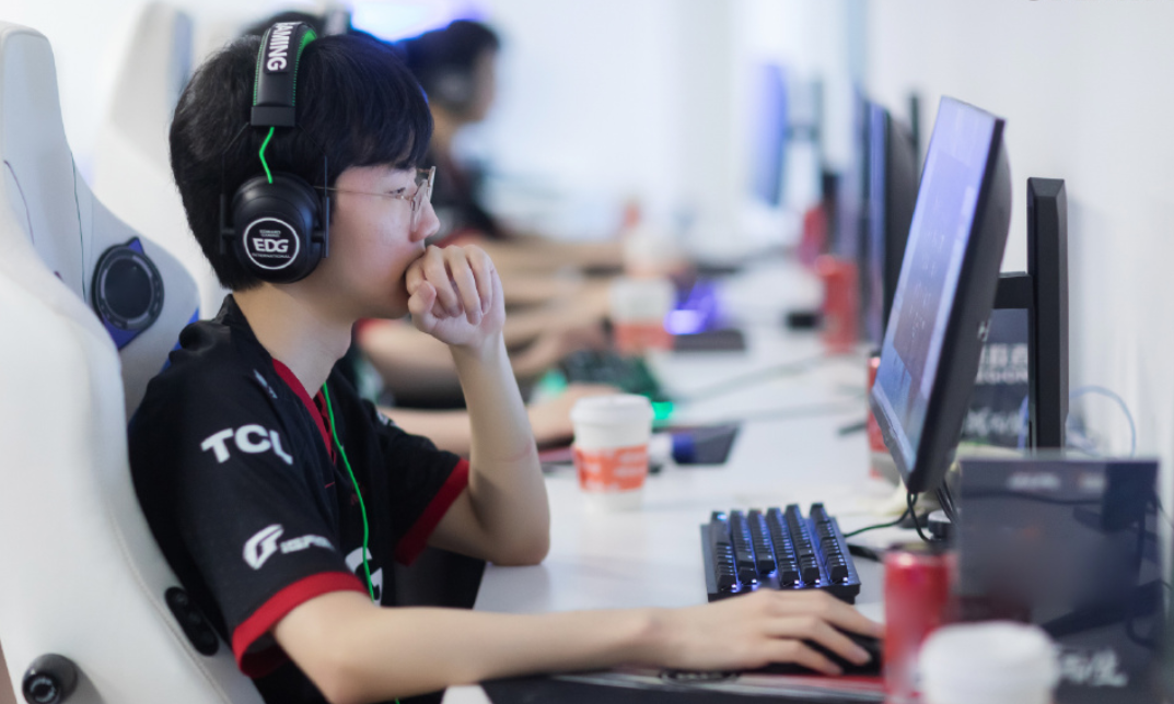 EDG2-1 击败 IG！Viper 泽丽伤害爆炸，圣枪哥完美开团