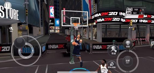 美职篮2K20：依靠突破加速对手上篮，微操作时找空档位置抢断