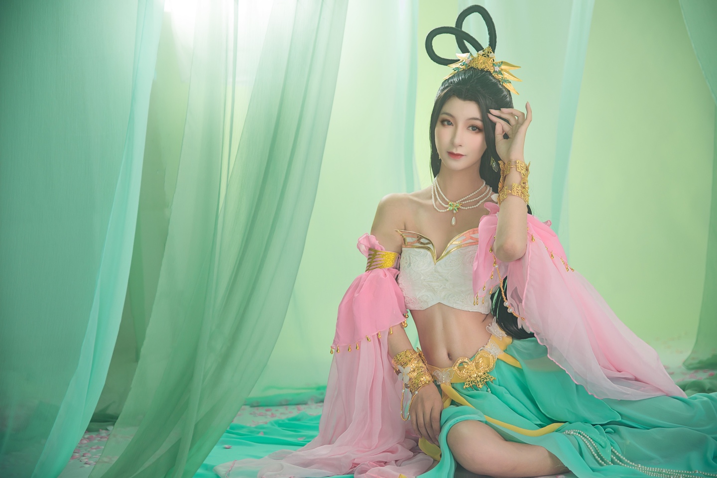 《三国杀》绝世倾城貂蝉cosplay献上，水映月明，芙蓉照倩影
