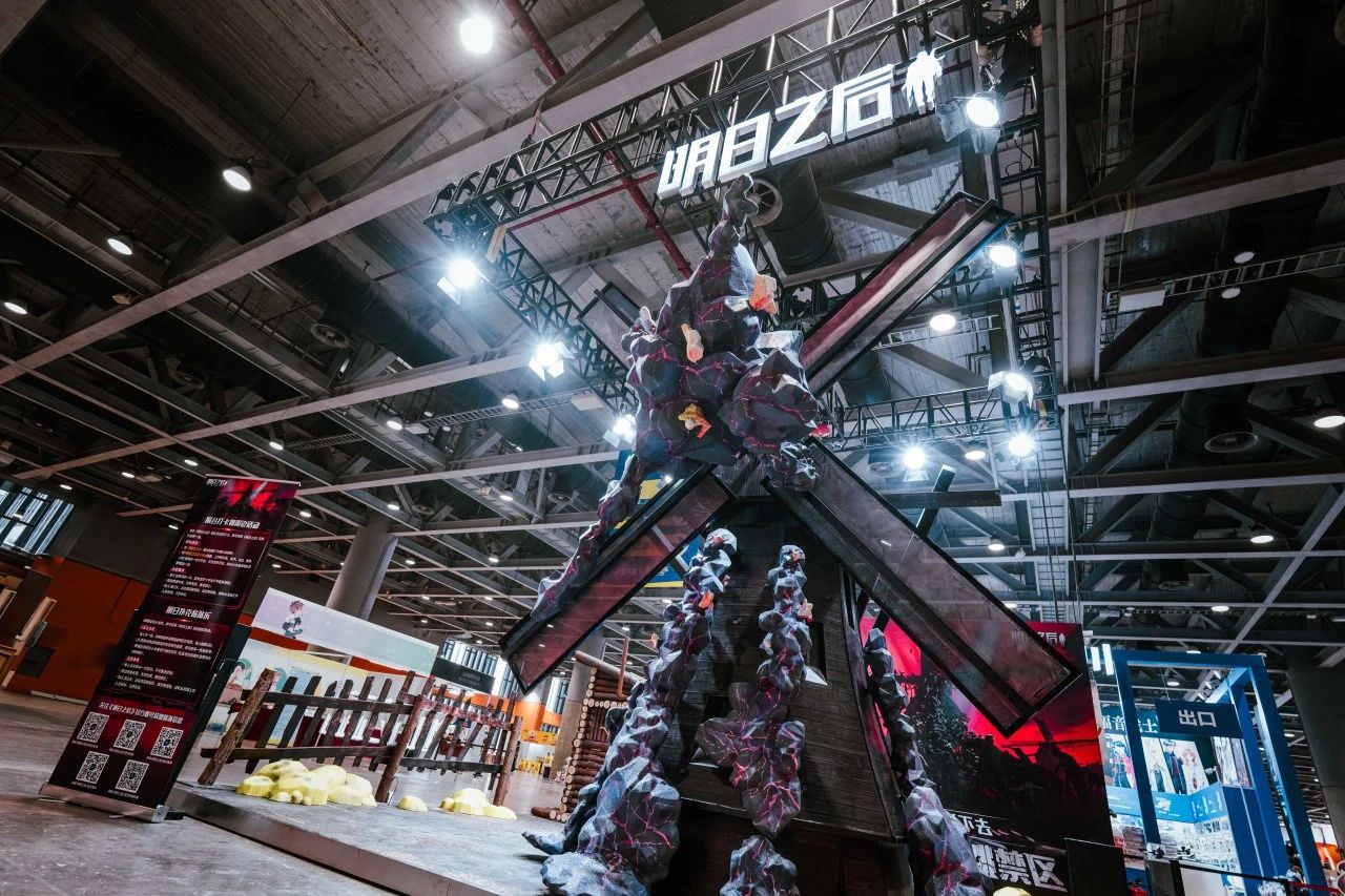 踏入心跳禁区！末日感染巢穴现身萤火虫漫展