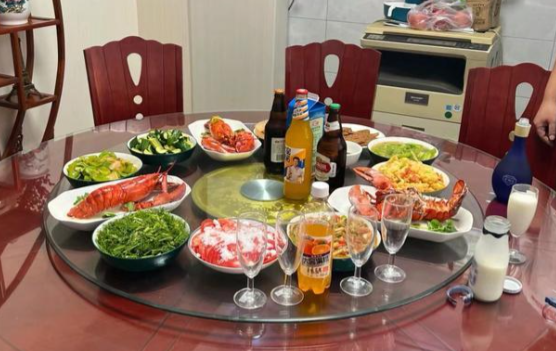 去陌生人家里吃饭你敢尝试吗