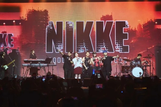 二游名场面！《NIKKE》总监“化身摇滚老炮、登台献唱”，做游戏的不容易！