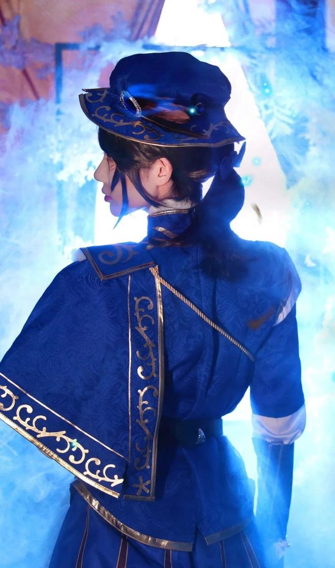 cos:第五人格画家艾格,为世间的一切美好而作画