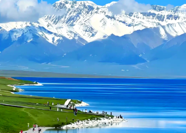 赛里木湖的镜头之外 这游戏藏着策略级风光