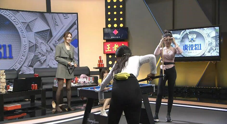 S11入围赛结束，虎牙二台比主舞台还火?女主播太会整活儿了