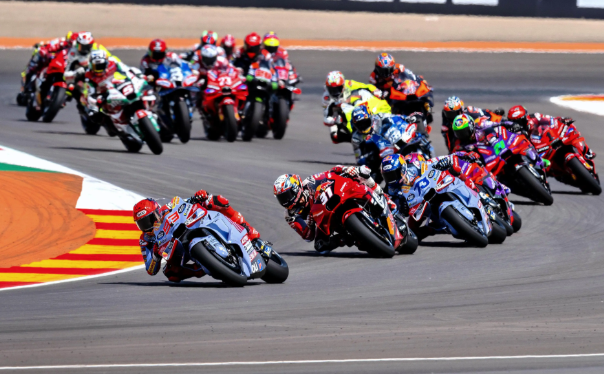 回顾机车封神夺冠瞬间 每一帧都热血沸腾