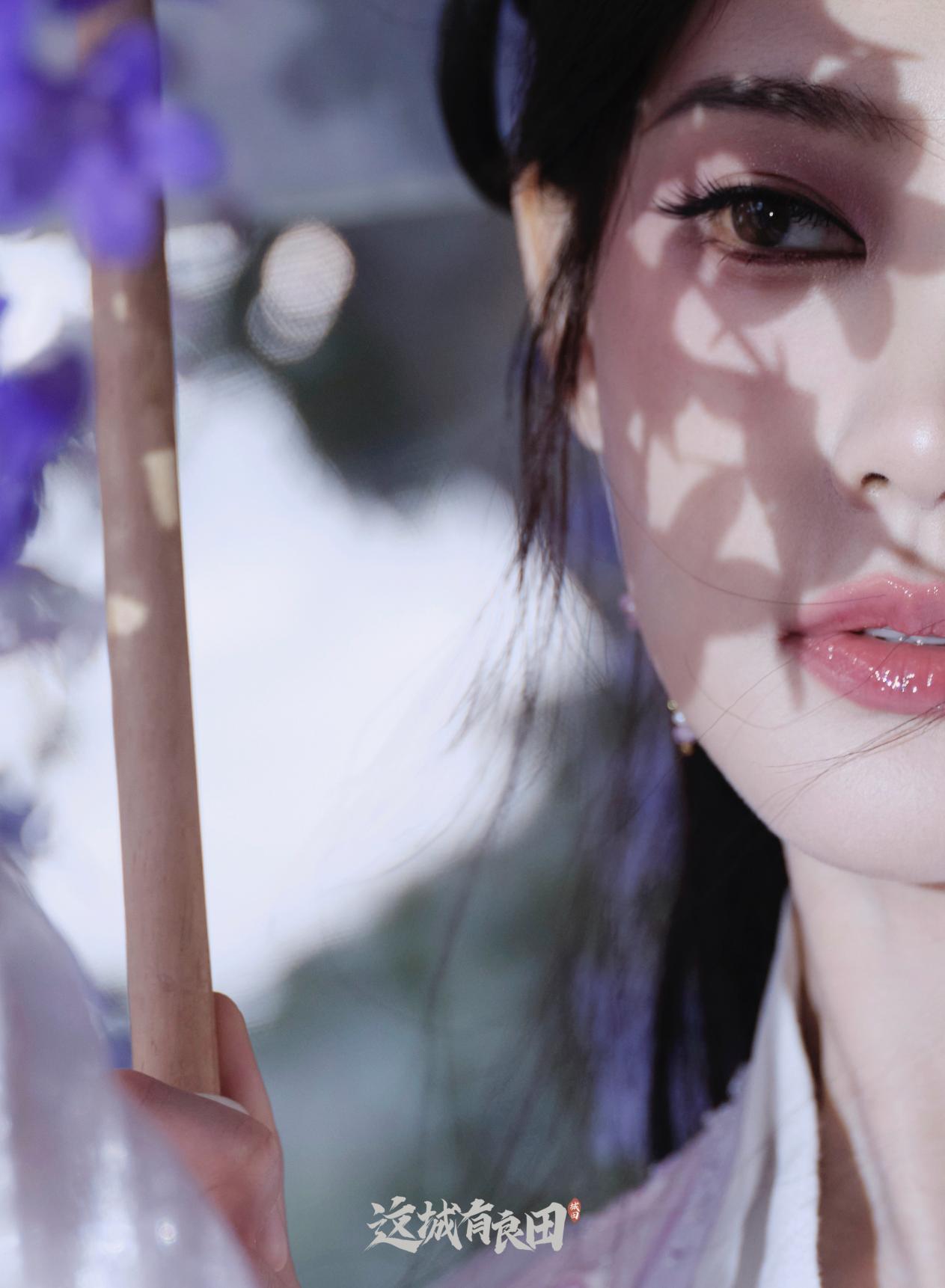 代言人李一桐直播拍摄美图来啦