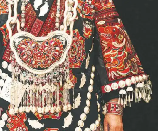 00后把非遗穿成顶流 这游戏用智慧续写新章