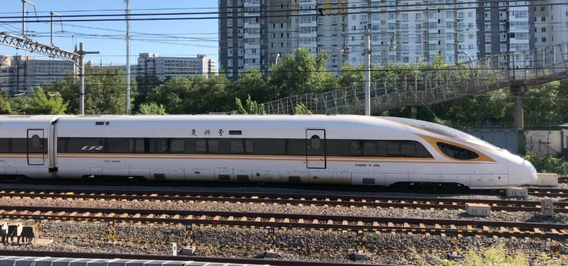 中国高铁“流线艺术” 与三谋智慧碰撞