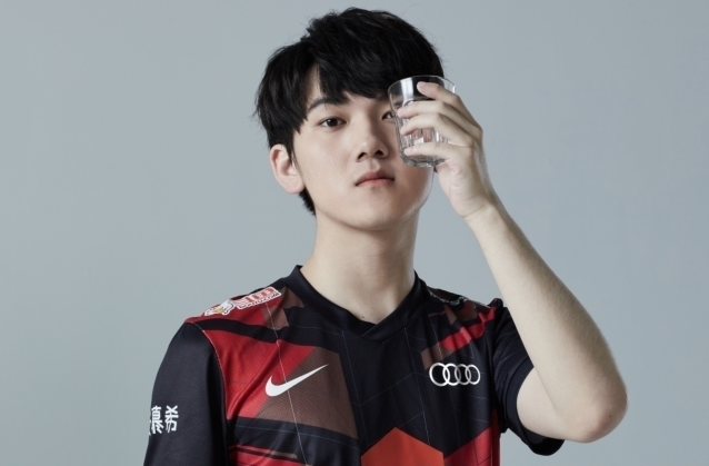 LOL：外网热议TES德杯夺冠，质疑FPX为啥不Ban佛耶戈，牛排背大锅