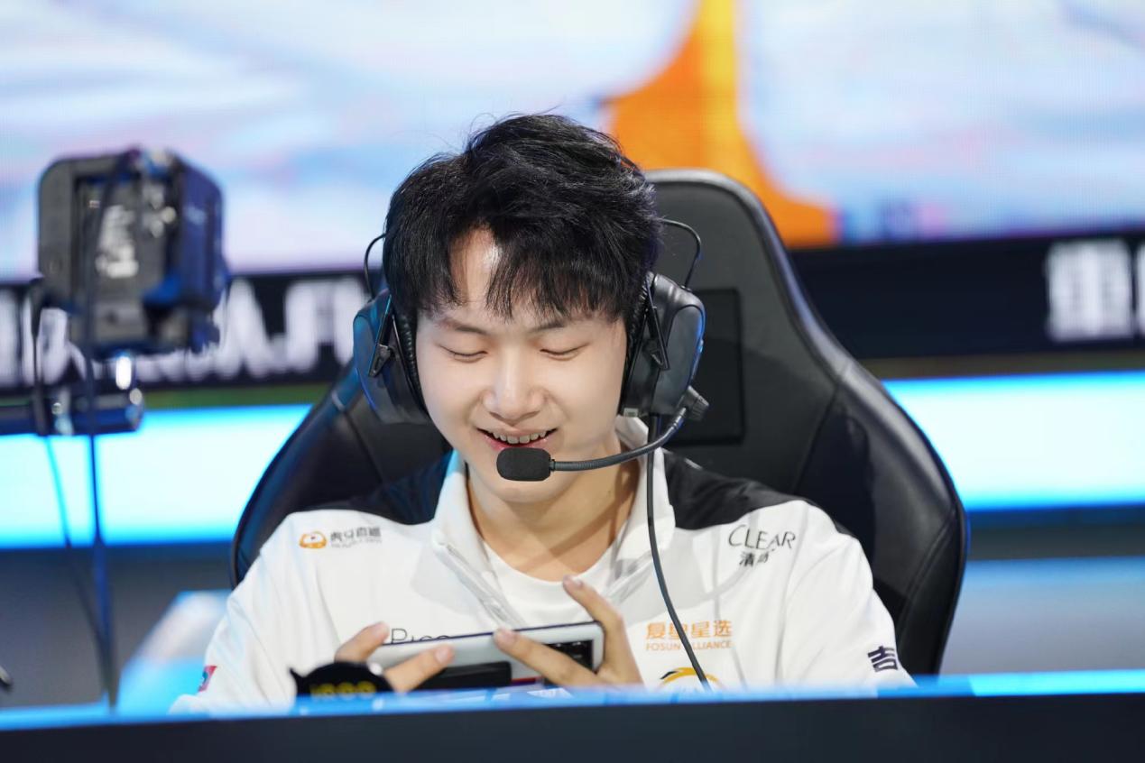 从切菜小工到5年6冠6fmvp,回顾少年彭云飞的电竞传奇之旅-小米游戏中