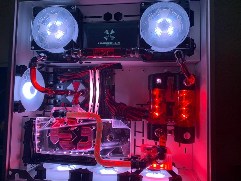 玩家自制生化危机主题机箱t病毒水冷真酷