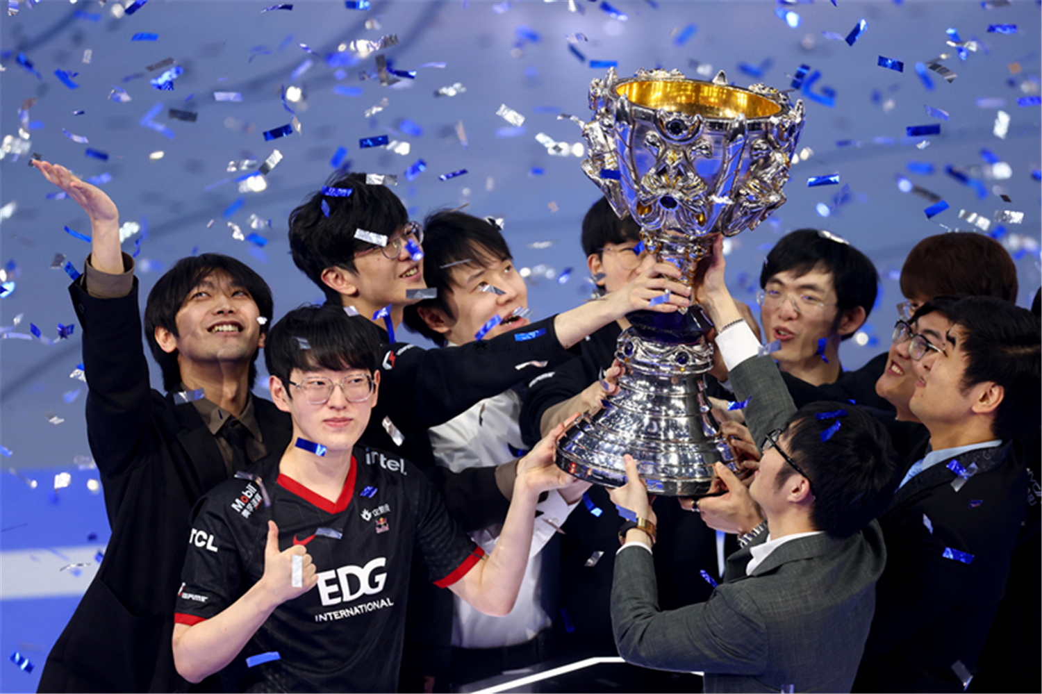 After EDG was swept by TES, they missed the summer championship. If ...