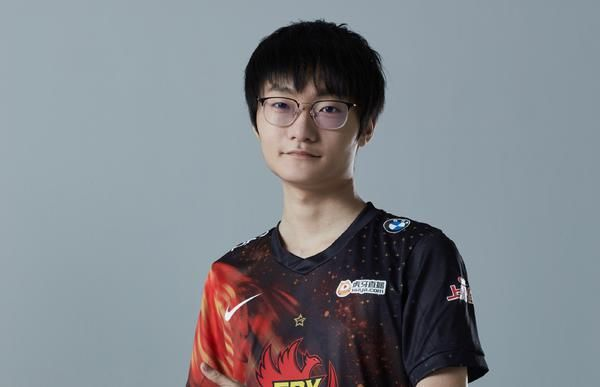 LOL：外网热议TES德杯夺冠，质疑FPX为啥不Ban佛耶戈，牛排背大锅