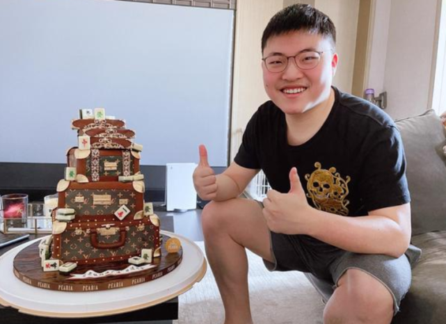 “UZI弹幕下棋图”火了！2W水友刷屏互怼，乌兹重登LPL人气榜第一