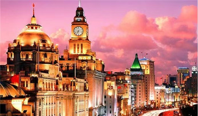 外滩民族热舞引狂欢，这游戏在玩跨圈新花样