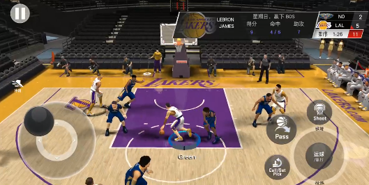 美职篮2K20：三分线外持球呼叫队友挡拆拿到空位快速得分