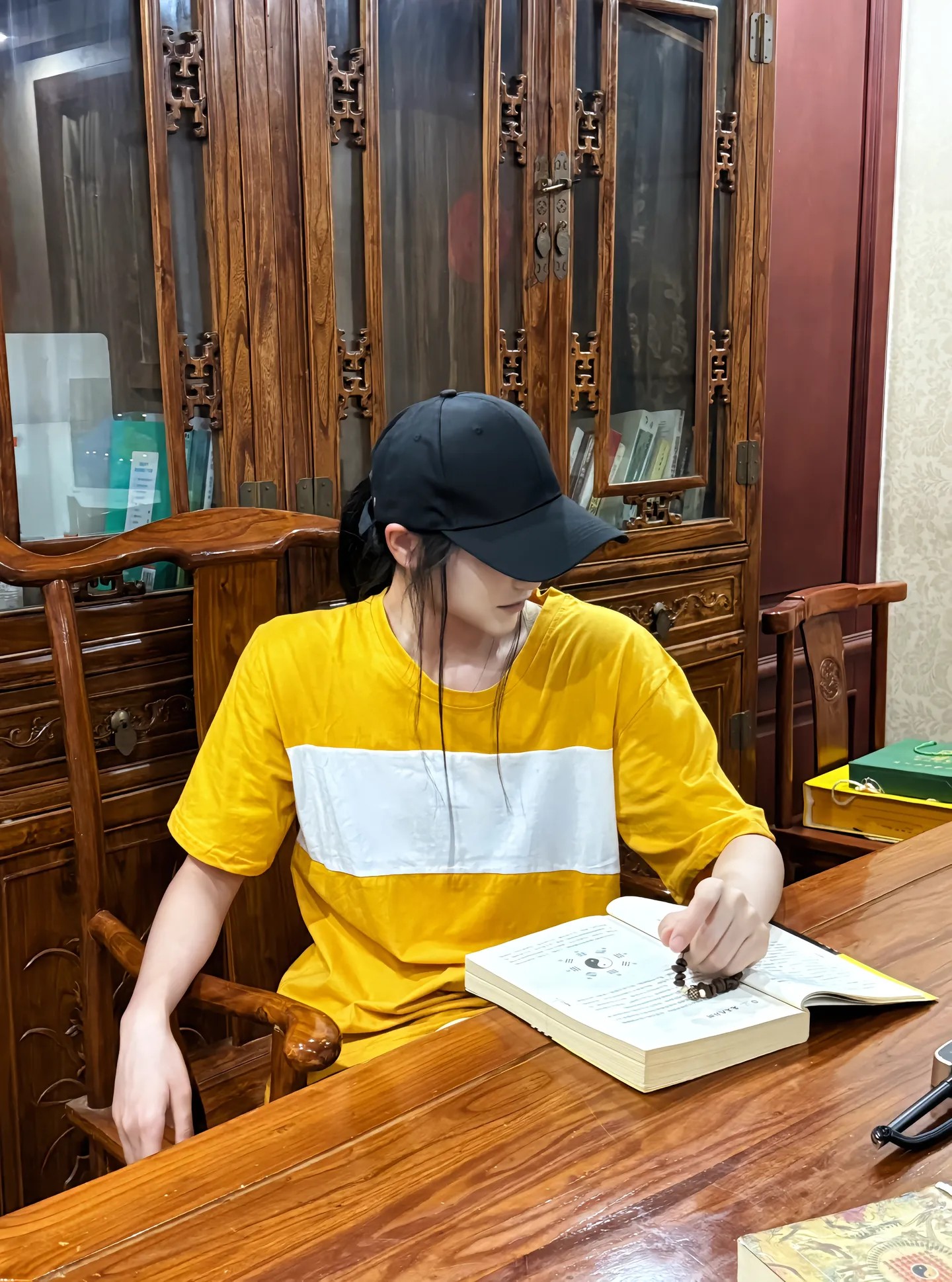 王卫国：在家能坐一天是一天 