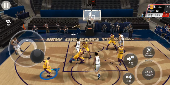 美职篮2K20：使用迷踪步动作实现跨步上篮即可拿下得分
