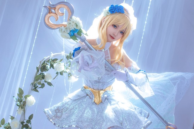 《英雄联盟》水晶玫瑰拉克丝cosplay，我闪耀自有分寸