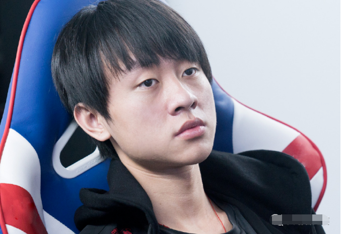 海外网友热议：LCS解散吧！RNG能得冠军