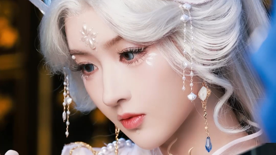 曝光！王玉雯COS的两幅面孔