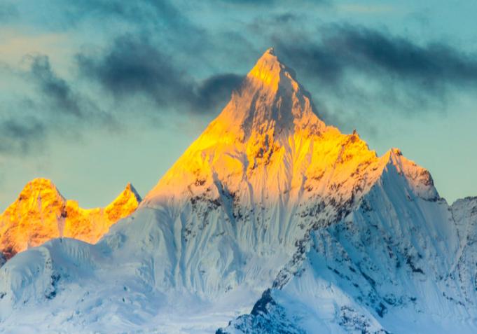 日照金山刷屏朋友圈 这款游戏藏着策略奇观